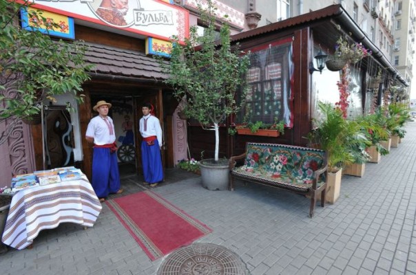 Суд Москвы владельца сети ресторанов "Тарас Бульба" приговорил к двум годам колонии