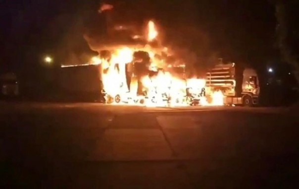 Три фуры загорелись на паромной переправе под Черноморском