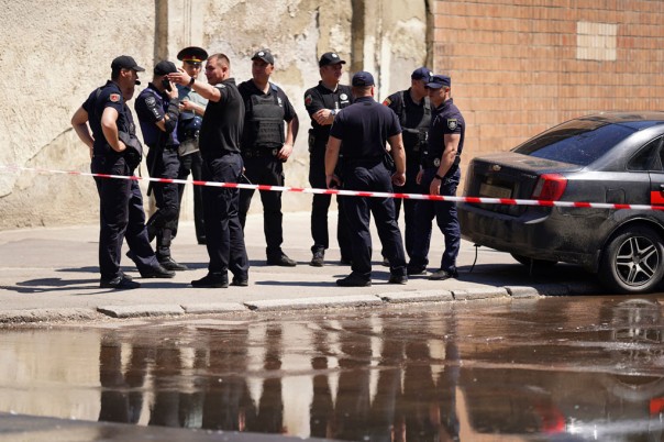 Анонимы "заминировали" дом родителей Зеленского в Кривом Роге