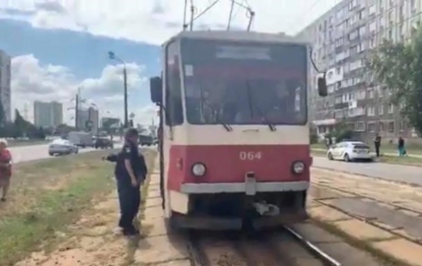 В Киеве у трамвая отказали тормоза: люди в панике выпрыгивали на ходу