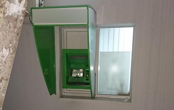 Под Харьковом неизвестные повредили банкомат