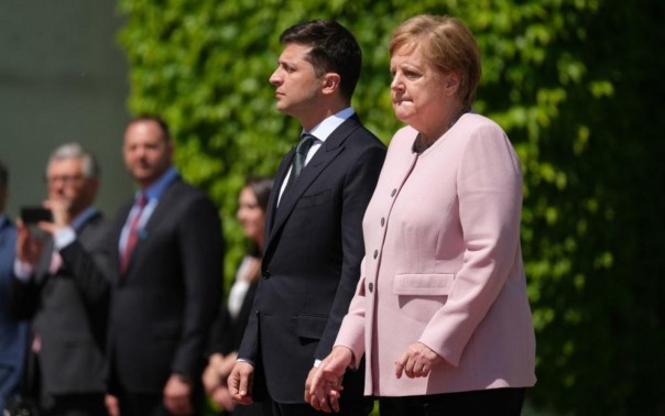 Пьет или болеет? Какие сплетни о состоянии Меркель ходят в Бундестаге