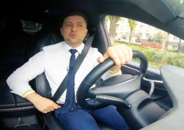 Зеленский записал новое видеообращение к украинцам