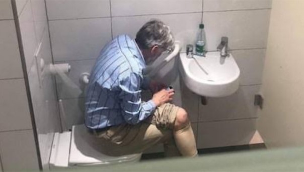 Туалетный гроссмейстер: шахматиста из Чехии поймали на жульничестве