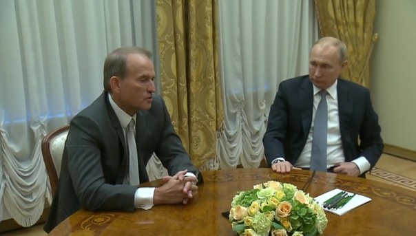 Урегулирование в Донбассе возможно лишь при контактах Киева с ДНР и ЛНР. В Москве состоялась встреча Путина и Медведчука