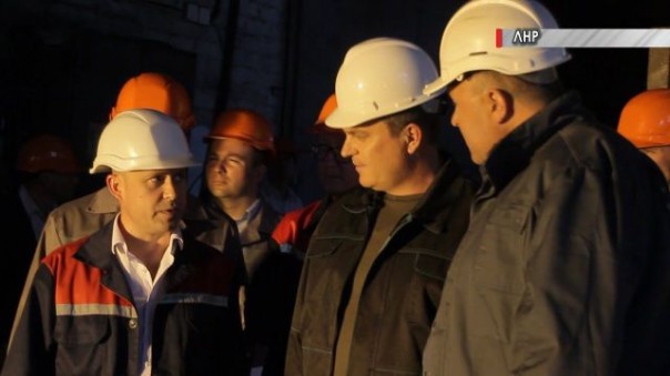 Глава ЛНР ознакомился с работой Стахановского завода ферросплавов