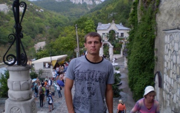 [18+] Под Киевом зарезали журналиста.