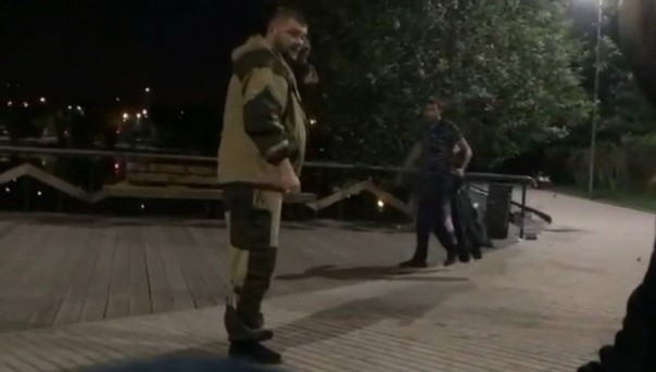 Москвич получил пять ударов ножом в горло во время ссоры в парке