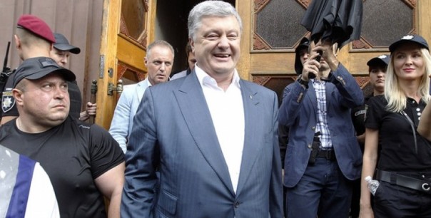 Суд обязал СБУ расследовать возможный захват власти Порошенко