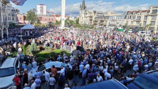 В Батуми начался митинг с требованием восстановить отношения с Россией