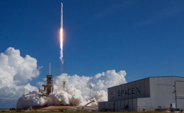 Российский малютка-киллер выслеживает на орбите американский Х-37