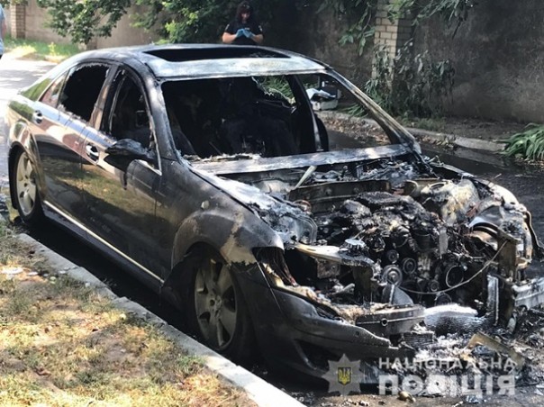 В Херсоне сожгли авто чиновника Укртрансбезопасности
