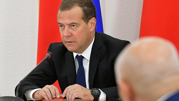 Медведев обязал системы бронирования авиабилетов перенести сервера в Россию
