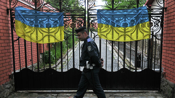 Киев объявил российского дипломата персоной нон грата