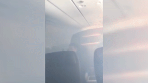 Дым и нет кислородных масок. Видео из салона экстренно севшего в США лайнера