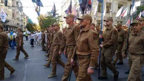 Участники марша в честь дивизии СС "Галичина" пообещали "войну" в Москве