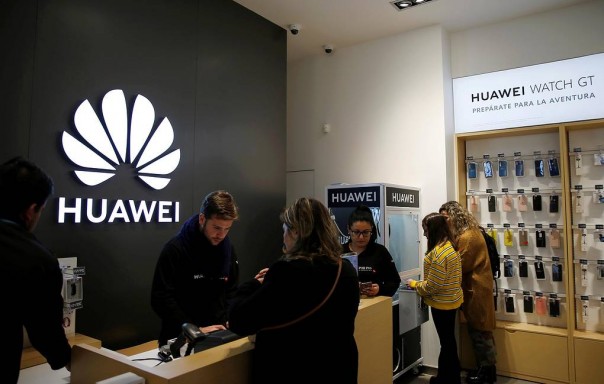 Huawei установит ОС "Аврора" на планшеты для всероссийской переписи