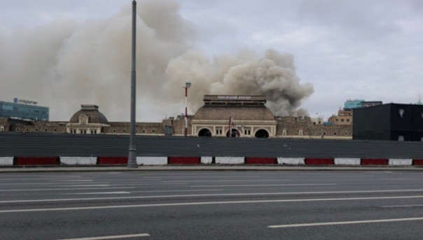 В центре Москвы горит здание 1917 года постройки, ранг пожара - второй