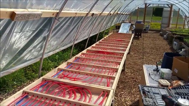 Обогрев воздуха и грунта в тепличном помещении