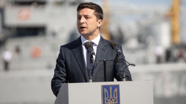 В Киеве объяснили, чем Зеленскому мешают Медведчук и Порошенко