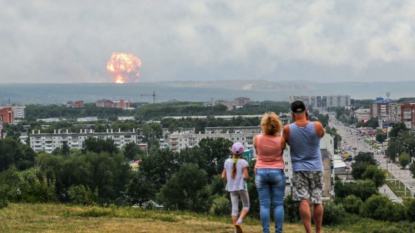 Выстрел на миллиард. Что взрывалось на военном складе в Ачинске | Шойгу пообещал за две недели отремонтировать жильё, пострадавшее от взрывов
