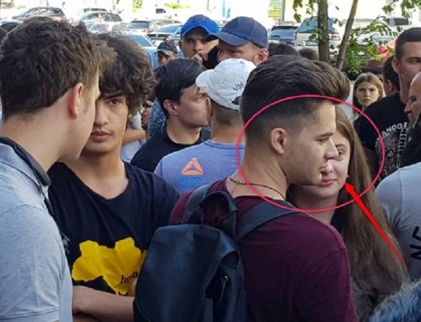 Порошенко пришёл на допрос в ГБР со своими детьми