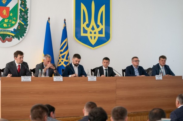 Зеленский в Житомире уволил половину местного начальства