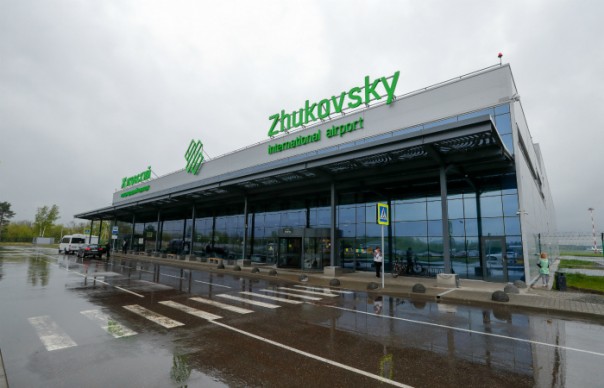 Пассажирский А-321 совершил жесткую посадку в Подмосковье