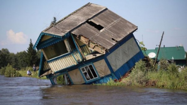 Некая иркутская барыня (предполагаемая чиновница) о пострадавших от паводка: "алкашня", "бичевня", "быдло"