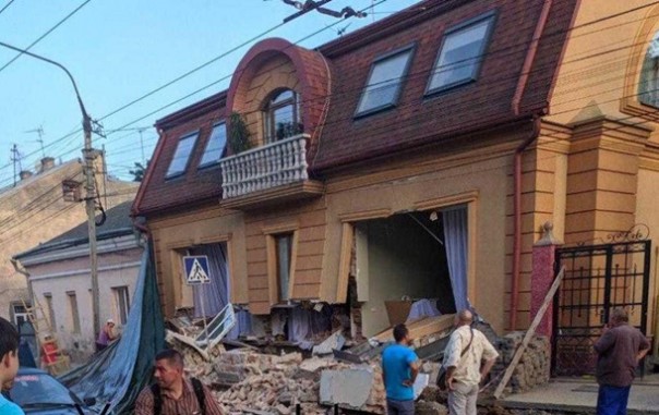 В центре Черновцов обрушился дом