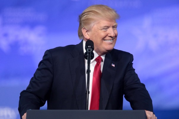 Трамп предложил сбивать ураганы ядерными ударами. Что тогда произойдет?