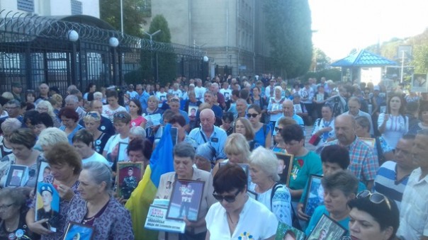 Свидомиты снова нагадили под российским посольством