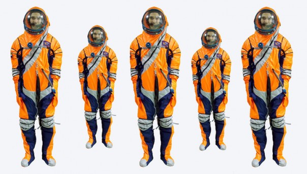 Скафандр без гульфика: гагаринская традиция мочиться на колесо уходит в прошлое