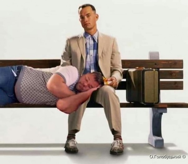 В соцсетях высмеяли спящего на коленях Богдана