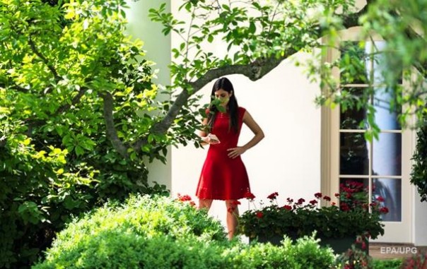 Помощницу Трампа уволили за комментарии о его дочерях