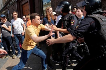 Сила словоблудия: банды Навального и Гудкова жаждут устроить кровавый террор, прячась за словом «мирный»