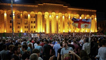 Тбилиси занизил ущерб от потери российских туристов более чем в десять раз, заявила Бурджанадзе