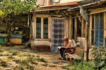 Грузины не едят селедку на газетах. Селедка кончилась или читать не умеют?