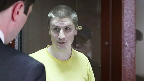 Ублюдка посадили, защитнички негодуют