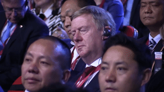 Проспал все полимеры. Чубайс уснул на выступлении Моди и Абэ на ВЭФ