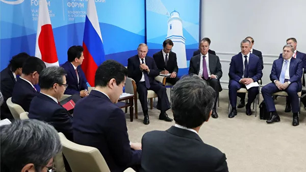 Токио: Курилы подождут, Арктика и нефтегаз — нет. Ирина Алкснис