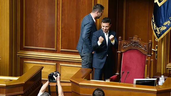Украина рада. Новые министры хотят продать землю и отдать власть народу