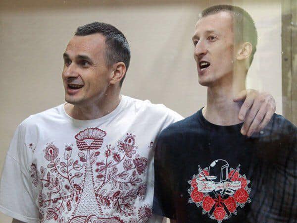Зрада с обменом: Сенцова и Кольченко обвинили в том, что они - "консервы Кремля"