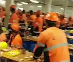 Видео: обед в заводской столовой закончился массовой дракой