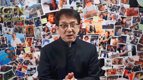 Джеки Чан по-русски извинился перед фанатами за то, что не приехал в Россию