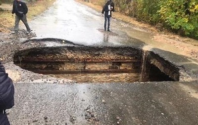 Под Одессой обвалился мост из-за украденных металлических опор
