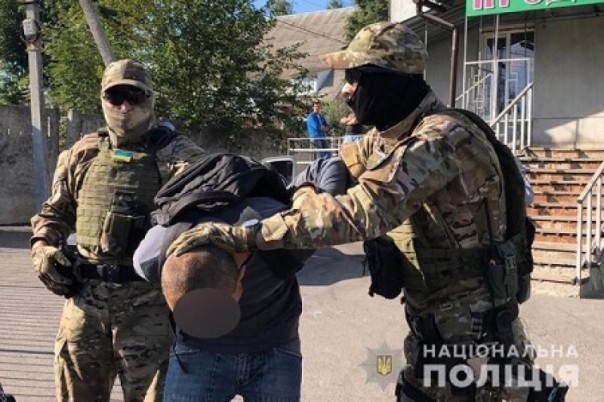 32-летний украинец пытал и снимал на порно своих приёмных малолетних детей