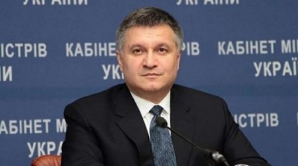 «Матёрый» Аваков пошёл против «зеленого» Зеленского