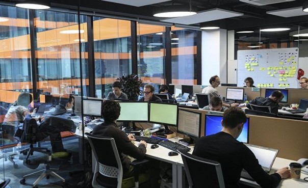 В правительстве отметили невозможность отмены восьмичасового рабочего дня