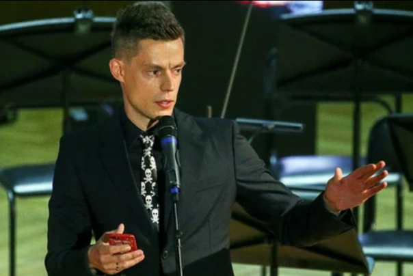 Неуместный пафос борцов за народное счастье / они АМНУЭЛИ